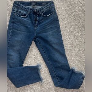 Raw, frayed fringe hem and a classic five-pocket design with a zip-fly